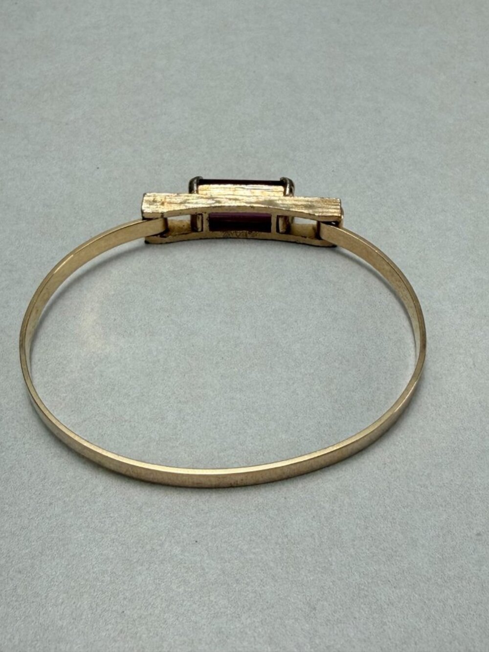 Vintage Small Avon Gold Tone Bangle Bracelet w/Purple Stone Amethyst Glass Sz 6 - Picture 7 of 9